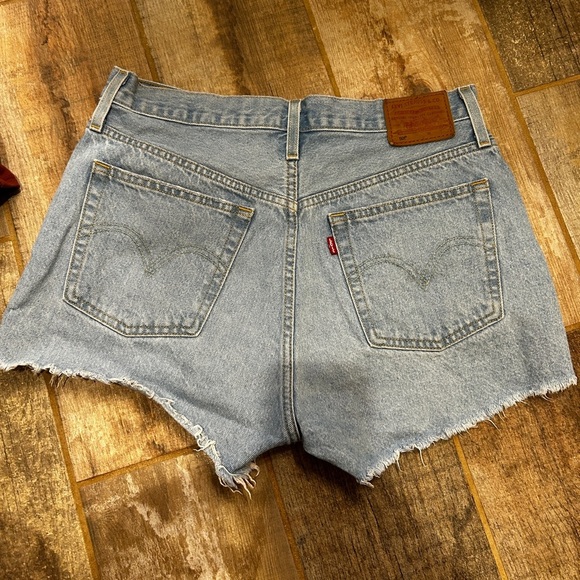 Levi’s Premium Capital Big E Vintage 30 Denim Distressed Shorts - Picture 5 of 9